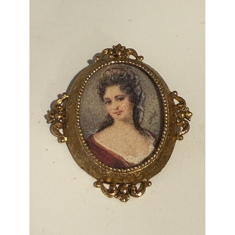 Vintage Portrait Brooch - Florenza Signed - Large Gold Tone